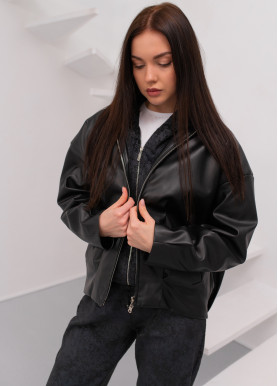 Женский бомбер из премиальной эко-кожи черный