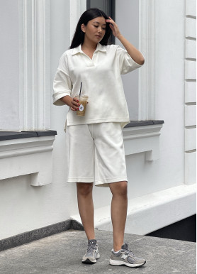 Трикотажный костюм с поло и шортами свободного кроя молоко