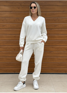 Трикотажный костюм со свитшотом и спортивными штанами белый