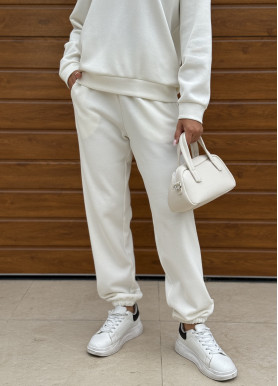 Трикотажный костюм со свитшотом и спортивными штанами белый