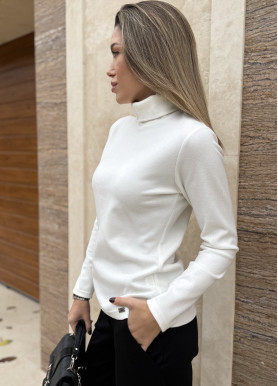 Теплая водолазка в рубчик ангора молочный